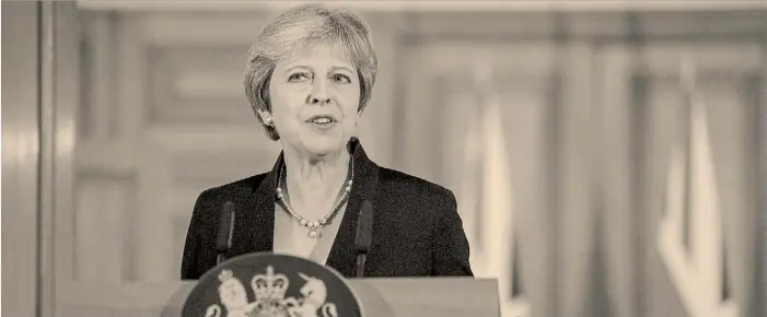  ??  ?? Líder a la hora de hacer el ridículo. Theresa May intentó explicar en Austria cómo saldría su país del Brexit. Le dijeron que no en todos los idiomas posibles.