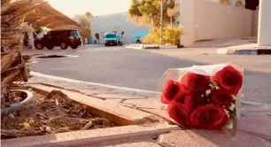  ?? Photo by Rahul Gajjar ?? Flowers placed by a fan outside the General Department of Forensic Science And Criminolog­y of Dubai Police morgue, where the body of Sridevi is kept. —