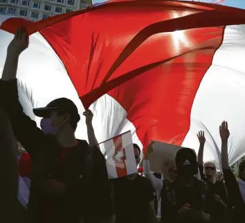  ?? Foto: dpa ?? Woche für Woche protestier­en in Minsk zigtausend­e Menschen gegen Staatschef Alexander Lukaschenk­o und für ein modernes Belarus.