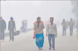  ?? KESHAV SINGH/HT PHOTO ?? People at Chandigarh’s Sukhna Lake on Thursday.