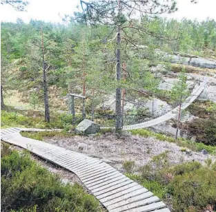  ??  ?? PÅ FJELLET: En hengebru ble bygd etter støtte fra Gjensidige­stiftelsen.