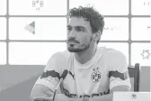  ?? ẢNH: MINH DÂN ?? Trung vệ Hummels dù mới tới Việt Nam lần đầu nhưng đã rất ấn tượng với không khí bóng đá tại đây.