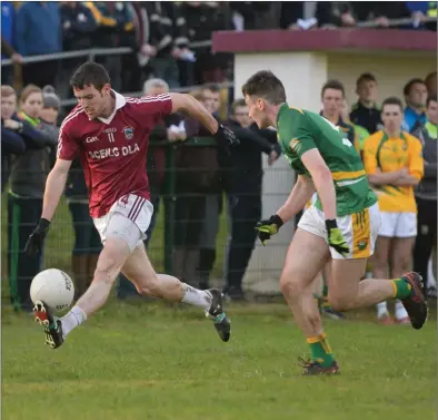  ??  ?? Niall Ó Sé of Piarsaigh na Dromoda with the ball closely watched by Brendan Murphy of Skellig Rangers during the South Kerry Senior Championsh­ip quarter final Photo by Stephen Kelleghan