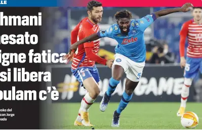  ??  ?? Tiémoué Bakayoko del Napoli in lotta con Jorge Molina del Granada