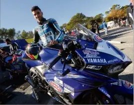  ?? (Photo doc Gilbert Rinaudo) ?? Equipé d’une Yamaha la saison dernière, Enzo De La Vega roule cette année avec Kawasaki sur le circuit du Var.