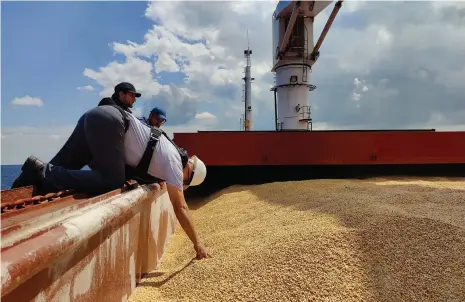  ?? Getty ?? Representa­tives of Russia, Ukraine, Turkey and the UN inspect a shipment leaving Odesa’s port under the Black Sea grain deal