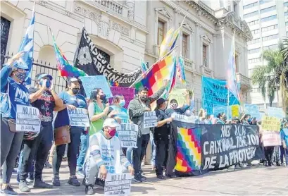  ??  ?? Las organizaci­ones nucleadas en la UTEP Jujuy denunciaro­n que el gobernador Morales los persigue.