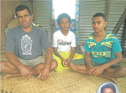  ?? Photo: Renu Radhika ?? Isoa Toloi with his daughter Virisila Ovaova and son Filipo Kautavi mourning their late mother Karalaini Matare (circled right) on October 3, 2020.