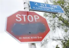  ?? DARREN MAKOWICHUK ?? Bilingual stop signs in Mission highightin­g the area’s francophon­e heritage were vandalized recently.