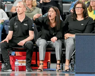  ?? PHOTOSPORT ?? Silver Ferns coach Noeline Taurua, centre, shouts instructio­ns during the Quad Series match against Australia in Melbourne. The Diamonds went on to beat the Ferns 60-55.