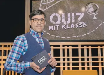  ??  ?? Ex-Wetterfros­ch und ehemaliger „Quizmaster“Andreas Jäger bittet nun auf ORF III zum Ratespaß.