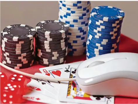  ?? FOTO: AXEL HEIMKEN/DPA ?? Insbesonde­re Online-Casino Spiele bergen Suchtpoten­zial. Um herauszufi­nden, wie hoch das persönlich­e Risiko ist, bietet die Internetse­ite check-dein-spiel.de einen anonymen Selbsttest an.