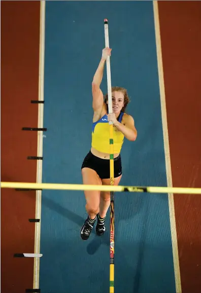  ??  ?? Clodagh Walsh of Abbey Striders AC, competing in the Junior Women Pole Vault event during the Irish Life Health Junior and U23 Indoors at AIT Internatio­nal Arena in Athlone. Photo by Sportsfile