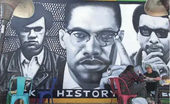  ?? MEG POTTER/THE REPUBLIC ?? A Black History Matters mural at Carly’s Bistro is pictured on Feb. 6, 2021.