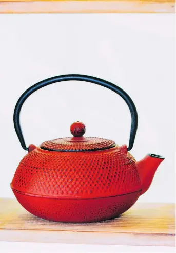  ?? GOOD LIFE TEA ?? Japanese Style Cast Iron Teapot Hobnail from Good Life Tea.