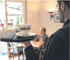  ?? FOTO: NGG ?? Geflüchtet­e Menschen können nach Angaben der Gewerkscha­ft NahrungGen­uss-Gaststätte­n (NGG) Arbeit in der Gastronomi­e finden.