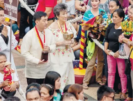  ?? SUNSTAR FOTO / ALEX BADAYOS ?? MAYORES. Mark Joel Go amd his mother Rosalina are introduced to the public as this year’s hermano mayor and hermana mayor, respective­ly, for this year’s the Feast of the Sto. Niño.