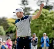  ??  ?? Ben Campbell acknowledg­es his win at 2018 NZ PGA Championsh­ip.