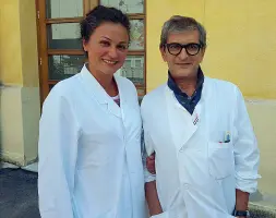  ??  ?? Medici Glenda Caputo, ideatrice del metodo e Maurizio Governa, direttore della Chirurgia Plastica