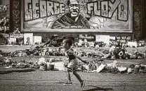  ?? Leila Navidi / Minneapoli­s Star Tribune ?? The George Floyd memorial outside Cup Foods in Minneapoli­s in June. This is the year #BlackLives­Matter extended far beyond Black people and the U.S.