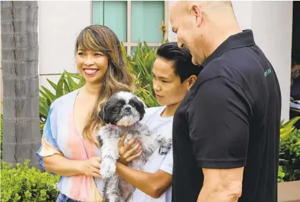  ?? EDUARDO CONTRERAS U-T ?? (Left to right) Arlene, Gavin and Detective James “Chappie” Hunter pose with their new dog, Chloe, who was brought to the San Diego Humane Society with injuries that required two of her legs to be amputated. She now has prosthetic hind legs.