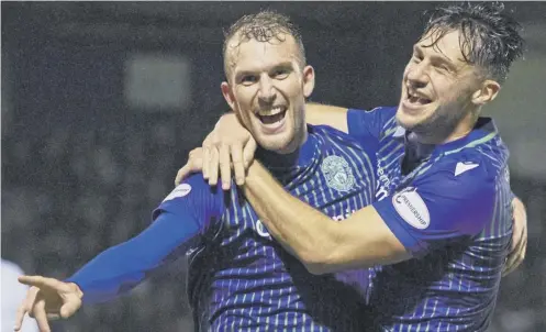  ?? PICTURE:CRAIG WILLIAMSON/SNS ?? 0 Christian Doidge celebrates with Joe Newell, right, after putting Hibs ahead in the 27th minute last night.