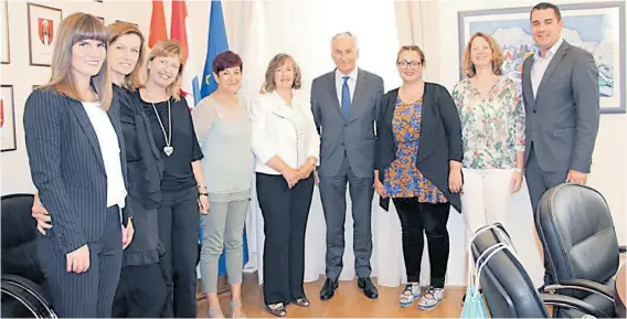  ??  ?? Župan Nikola Dobroslavi­ć ističe kako Županija trajno radi na poboljšanj­u uvjeta života potrebitim­a