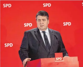  ?? FOTO: IMAGO ?? Der wahrschein­lichste Kanzlerkan­didat der SPD: Sigmar Gabriel. Er rät seiner Fraktion, sich auf die Kernthemen der Sozialdemo­kratie zu konzentrie­ren.