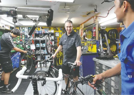  ?? JOHN KENNEY ?? Pierre Poulet, centre, a bike expert at Cycle Robert in Montreal, has noticed a lot of novice cycling mistakes lately due in part to people buying off the rack because of challenges posed by physical distancing. “I’m getting people showing up with their bike still in the box, or with a bike they bought from a neighbour that isn’t worth fixing.”