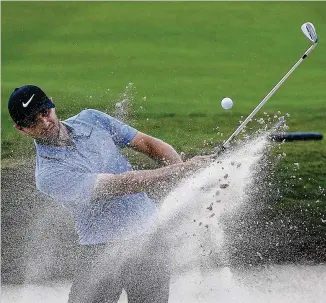  ?? CURTIS COMPTON / CCOMPTON@AJC.COM ?? Former Clemson star Kyle Stanley hits from a bunker to the 18th green on his way to a 64 for the lead in the opening round of the Tour Championsh­ip at East Lake Golf Club.