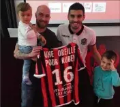  ??  ?? L’OGC Nice à fond avec la petite famille.