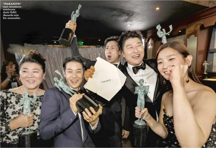  ?? Al Seib Los Angeles Times ?? “PARASITE” cast members celebrate their SAG Awards win for ensemble.