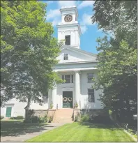  ?? JOE WOJTAS/THE DAY ?? The United Church of Stonington, 67 Main St., faces an ongoing lawsuit, which has prompted it to launch a GoFundMe webpage.