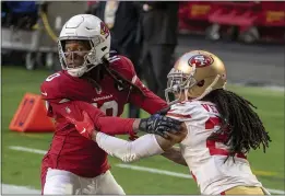  ?? JENNIFER STEWART — THE ASSOCIATED PRESS ?? Cardinals wide receiver DeAndre Hopkins, left, battles with 49ers cornerback Jason Verrett.