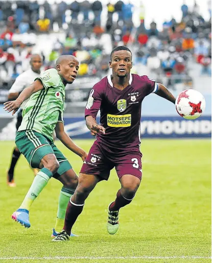  ?? Picture: GALLO IMAGES ?? DAVID VERSUS GOLIATH: EC Bees’ George Gawe, right, is watched closely by Orlando Pirates’ Thabo Matlaba during the Nedbank Cup last 32 match in March last year at Sisa Dukashe Stadium in Mdantsane. Bees will face PSL giants again this year when they...