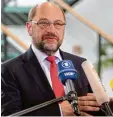  ?? Foto: dpa ?? Er kann nichts dafür, aber es trifft ihn: Martin Schulz.