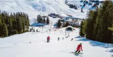  ?? Archivfoto: Ralf Lienert ?? Als eines der schneesich­ersten Skigebiete im Allgäu gilt Grasgehren am Riedbergpa­ss. In der vergangene­n Saison gab es über 130 Betriebsta­ge.