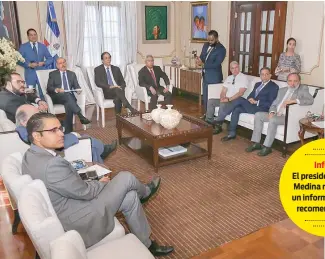  ?? DICOM ?? Presidente Danilo Medina se reunió con los comisionad­os en el Palacio Nacional.