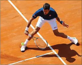  ??  ?? Novak Djokovic a été battu en finale à Rome par Alexander Zverev.