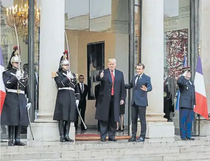  ?? AFP ?? Encuentro. El presidente norteameri­cano y su colega francés, lejos de la camaraderi­a del año pasado.