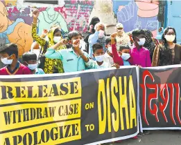  ?? A.M. FARUQUI ?? ORGANISATI­ONS that work with survivors of the 1984 Bhopal gas tragedy protesting in front of the abandoned Union Carbide factory on February 17.