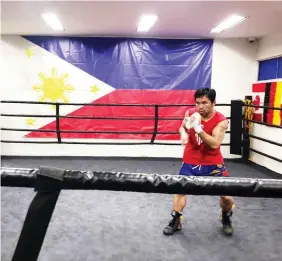  ??  ?? MAAGA ang paghahanda ni Manny Pacquiao sa piling ni world-class trainer Freddie Roach sa Amerika para sa nalalapit na laban kay Andrian Bronner sa Las Vegas.