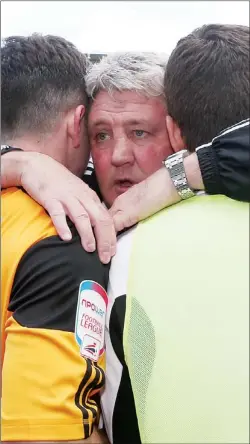  ??  ?? TENSION: Hull boss Steve Bruce as Nick Proschwitz takes their penalty