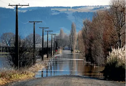  ?? GEORGE HEARD/STUFF ?? Ninety per cent of John Parks’ Taieri Plains farm property is covered in water after the rains of the past few days.