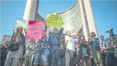  ?? RICK MADONIK TORONTO STAR ?? People protest in Toronto on Wednesday. If Doug Ford’s bill passes, the election campaign will be the shortest since 1998.