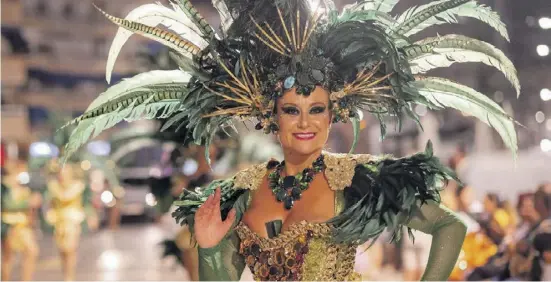  ?? Fotos: Rathaus ?? Der Karneval von Águilas ist für seine imposanten Kostüme und Tanzchoreo­graphien über die Grenzen bekannt.