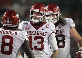  ?? (AP/Phelan M. Ebenhack) ?? Feleipe Franks (middle) rivals Ryan Mallett for the best deep-throwing quarterbac­k in Arkansas history. His passer rating on throws of 20 or more yards of 147.1 was rated best in the country by Pro Football Focus College.