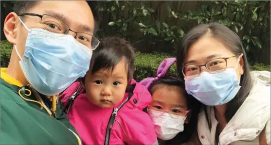  ?? PROVIDED TO CHINA DAILY ?? Xin Wen, an informatio­n technology engineer in Shanghai, poses with his family.