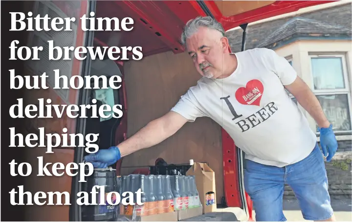  ?? RICHARD SWINGLER ?? Neil Randle of Bang-On Brewery, delivering beer