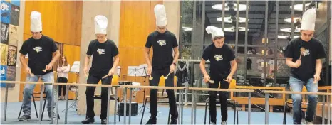  ?? FOTO: ARCHIV/SCHIEGL ?? Für Aufmerksam­keit sorgte bei der ersten Auflage des Wandelkonz­erts der Aalener Musikschul­e das Percussion­sensemble.